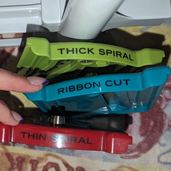 FOOD NETWORK - Three Size Spiralizer - Picture 6 of 9